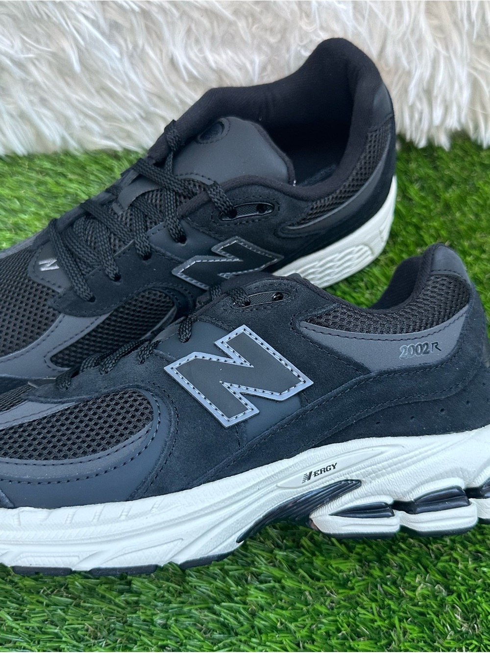 New Balance 2002 kids 2002R Black Running Sneakers